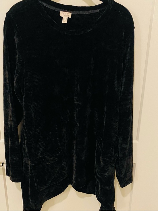 LOGO by Lori Goldstein Sweaters - Logo by Lori Goldstein Soft Velvet Long Sleeve Top in Deep Charcoal/black